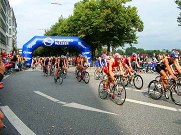 31. Rostocker Triathlon in Warnemünde [By knust (Flickr) [<a href=http://creativecommons.org/licenses/by-sa/2.0>CC-BY-SA-2.0</a>], <a href=http://commons.wikimedia.org/wiki/File%3AHamburg_City_Man_2007.jpg>via Wikimedia Commons</a>]